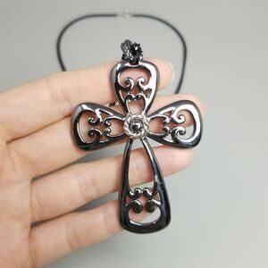 Vintage Sarah Coventry Large Dark Silver Gray Cross Pendant Necklace, Signed